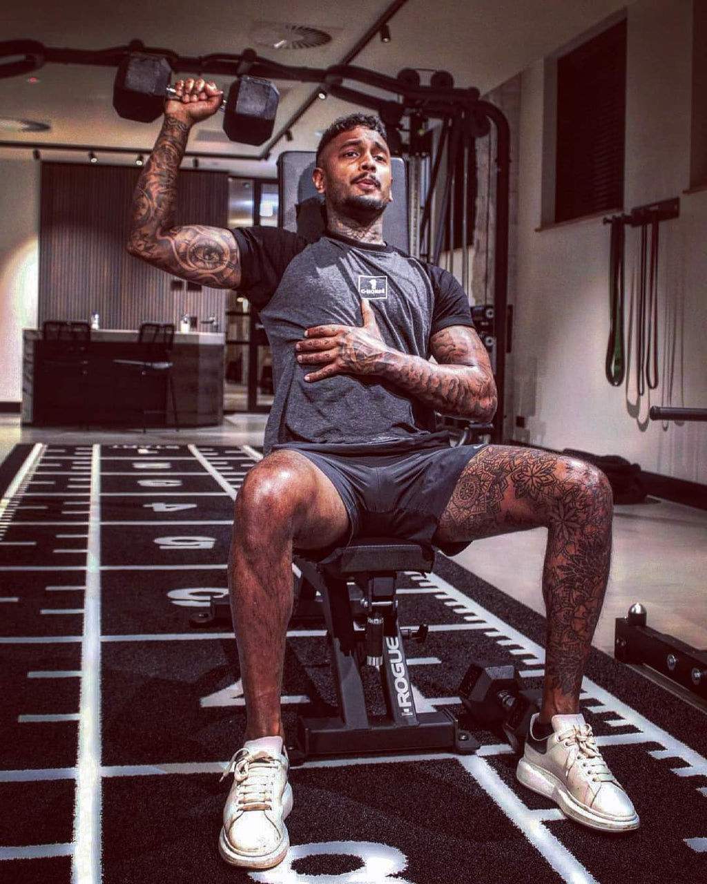 RC73 - Contrast T-shirt